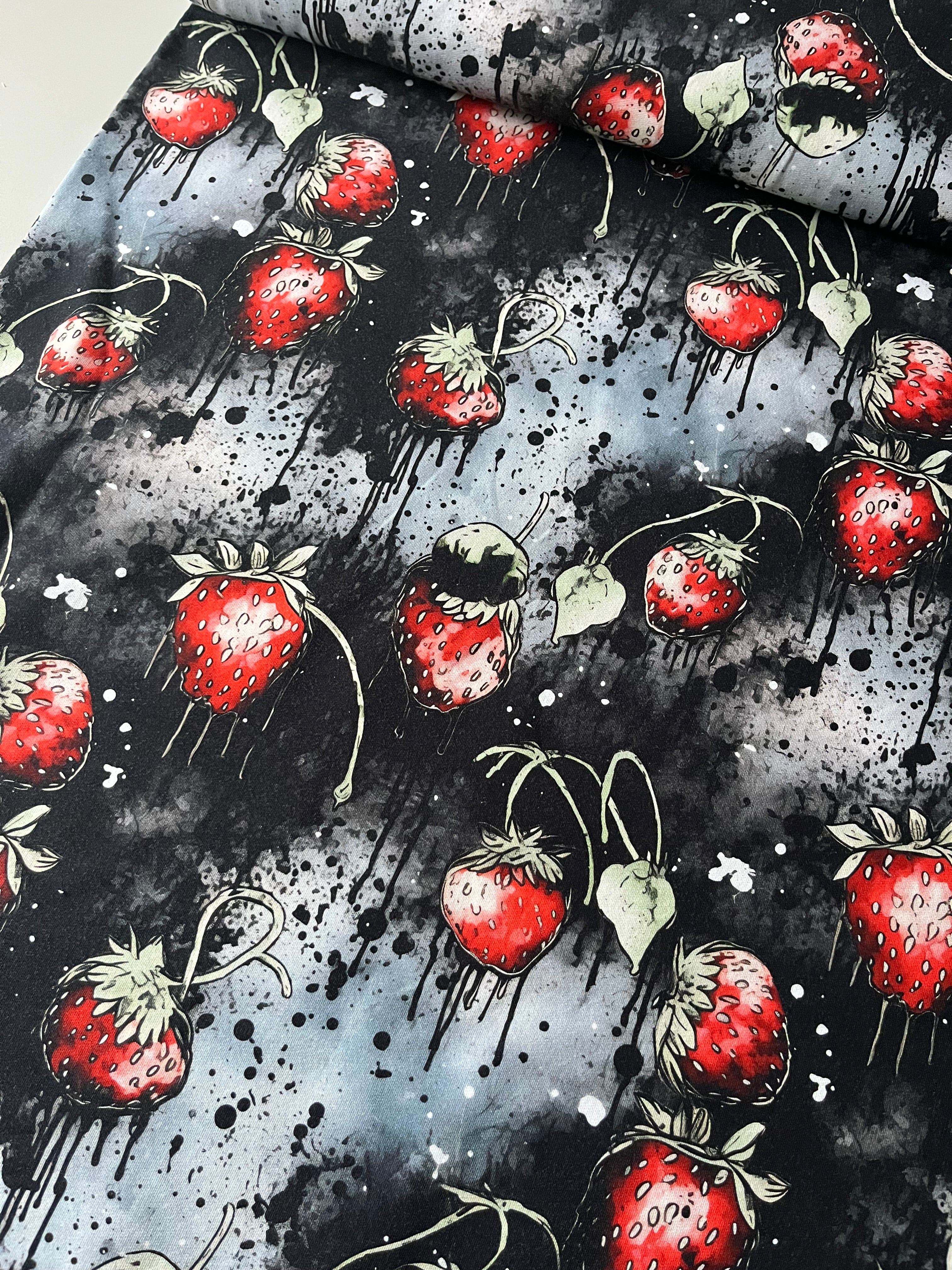 Erdbeeren French Terry Lagerware
